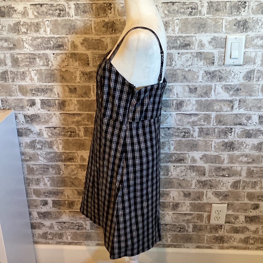 Hollister Black and White Plaid Midi Dress - Picture 5 of 14